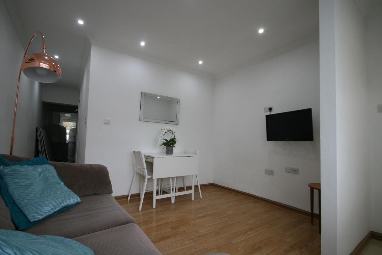 Molesey Near Hampton Court, Viking Short Stays West Molesey Екстериор снимка