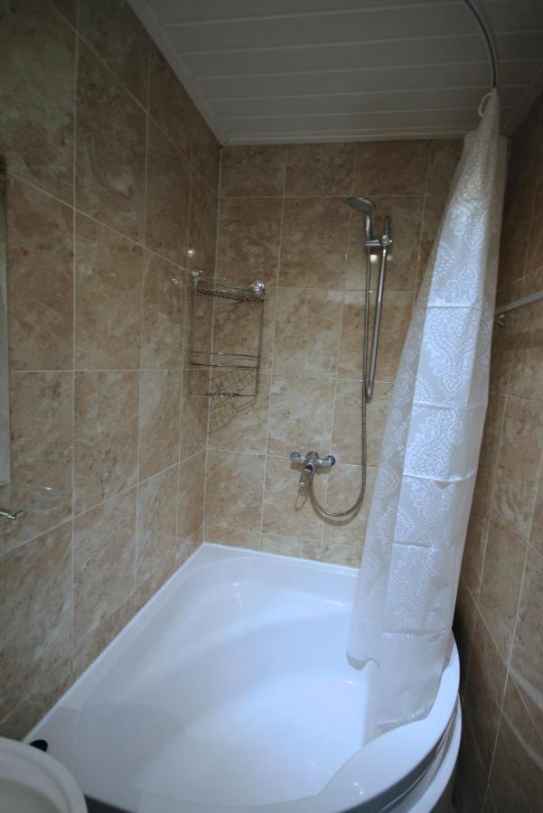 Molesey Near Hampton Court, Viking Short Stays West Molesey Екстериор снимка