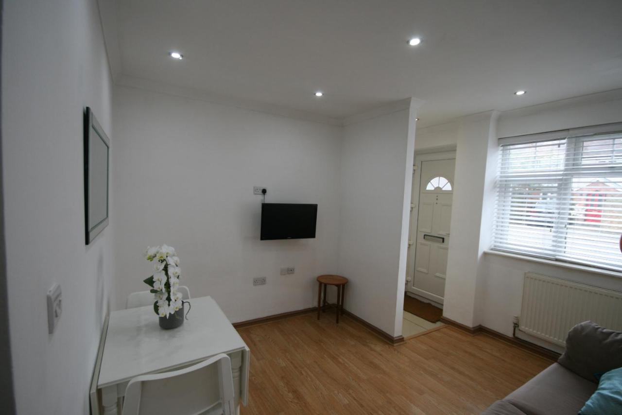Molesey Near Hampton Court, Viking Short Stays West Molesey Екстериор снимка