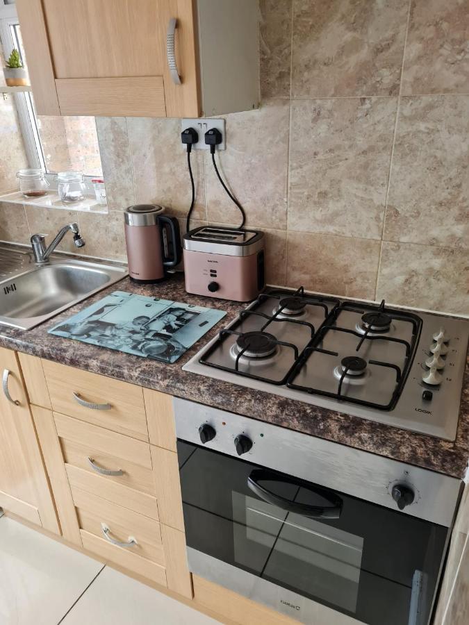 Molesey Near Hampton Court, Viking Short Stays West Molesey Екстериор снимка