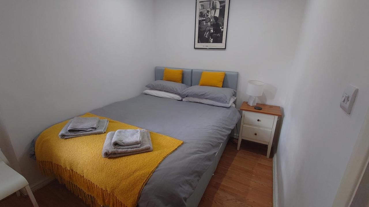 Molesey Near Hampton Court, Viking Short Stays West Molesey Екстериор снимка