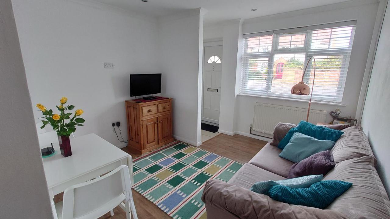 Molesey Near Hampton Court, Viking Short Stays West Molesey Екстериор снимка